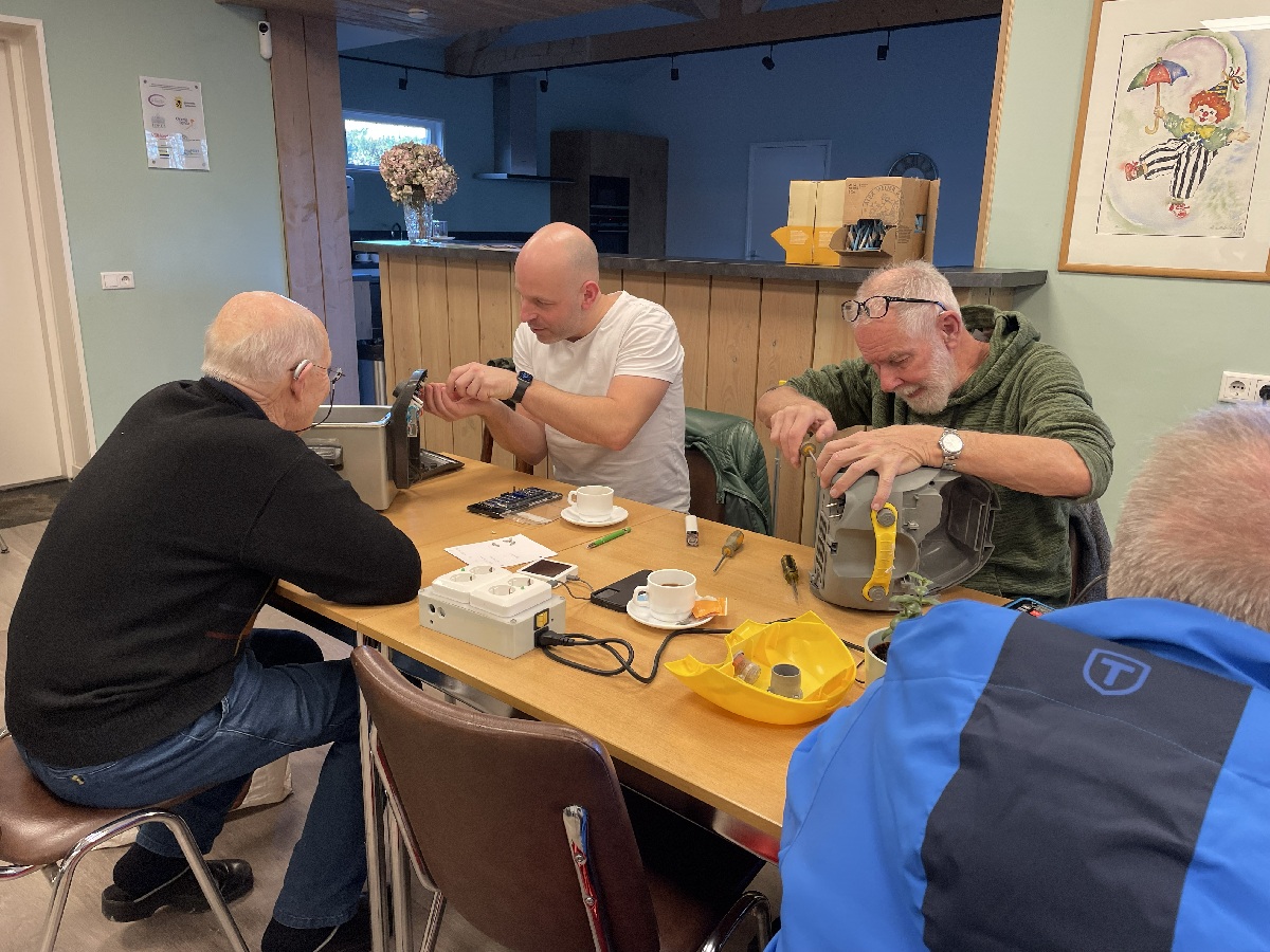 Repair Caf&eacute; 2